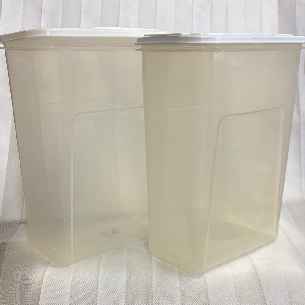 Set of 2 Vintage Sterilite cereal Storage Containers with White Lids with wears